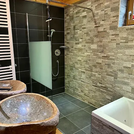 Bischofsmuetze - Direkt An Der Skipiste Im Skigebiet Dachstein West 木屋